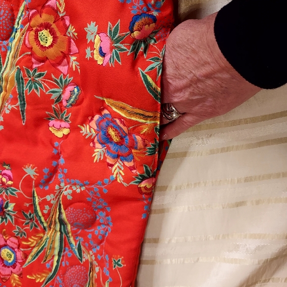 VTG NEIMAN MARCUS Red Floral Quilted Robe - Picture 7 of 11
